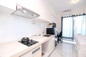 Modern Look and Comfy Studio at Sky House BSD Apartment By Travelio
